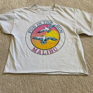 T shirt with lettering of fun in the sun malibu